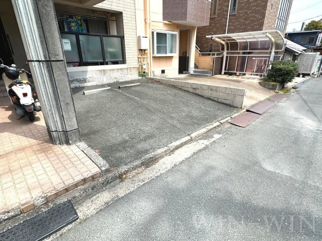 レリブ南小池の駐車場