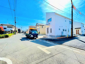 【前面道路含む現地写真】