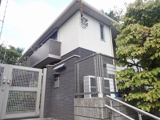 【外観】 | 積水ハウス施工の賃貸住宅シャーメゾン♪「柿生」駅徒歩6分♪スーパーやドラッグストアも近くて便利☆エコキュート完備のオール電化アパートです！