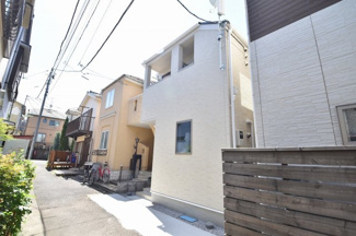 【外観】 | 閑静な住宅街で落ち着いた雰囲気です！お客様のご都合でいつでもご内覧可能で御座います！