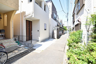 【前面道路含む現地写真】 | 現地見学や資料請求などお気軽にお問合わせ下さい。
周辺環境とあわせて現地ご案内致します。