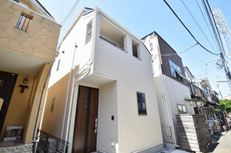 【外観】 | 現地見学や資料請求などお気軽にお問合わせ下さい。
周辺環境とあわせて現地ご案内致します。