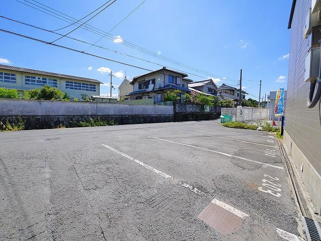 コーポ宝来Ⅱの駐車場|駐車場があるので、車を買う予定の方も安心です