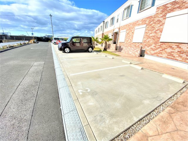 Mare Eastの駐車場
