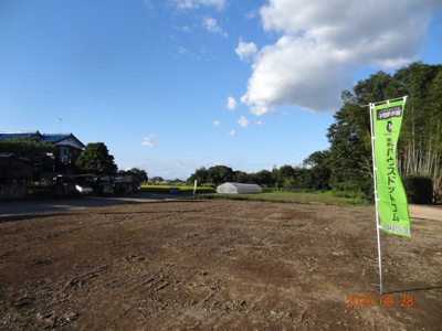 【前面道路含む現地写真】 | 久喜市菖蒲町下栢間　建築条件なし売地　土地広々156坪