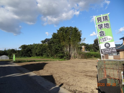 【前面道路含む現地写真】 | 久喜市菖蒲町下栢間　建築条件なし売地　土地広々156坪