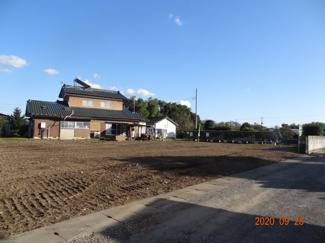 【前面道路含む現地写真】 | 久喜市菖蒲町下栢間　建築条件なし売地　土地広々156坪