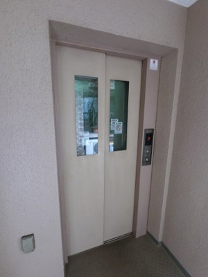 【その他共用部分】 | クリオ上星川弐番館 | お買い物時やベビーカーの出し入れに便利なエレベーター付です。