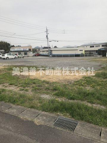 ５６５５５　関市側島土地の外観