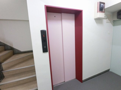 【その他共用部分】 | 大森三井マンション | お買い物時やベビーカーの出し入れに便利なエレベーター付です。