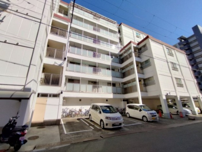 パレスハイツ京橋の外観|別角度の外観です。
7階建てのマンションです。