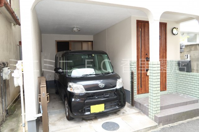 南野４丁目戸建賃貸の駐車場|敷地内駐車場