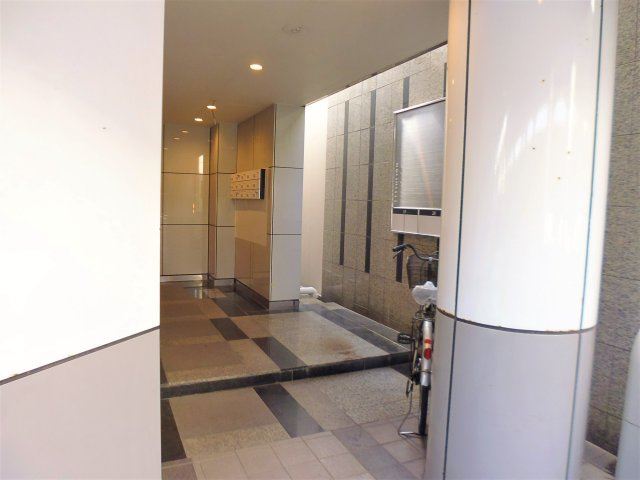 アバントコート明石のエントランス