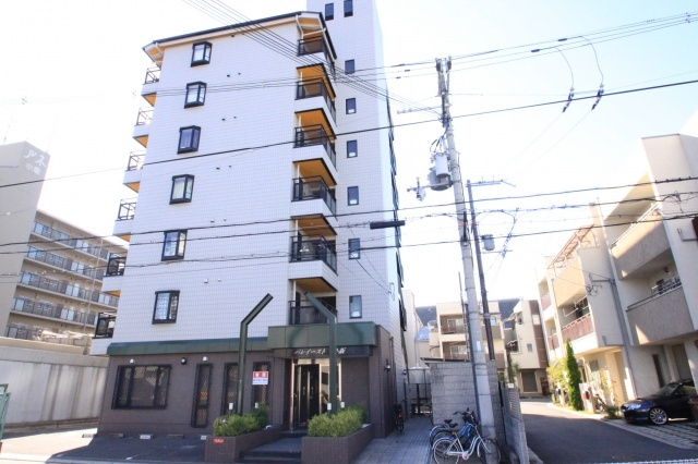 パレイースト小阪の外観