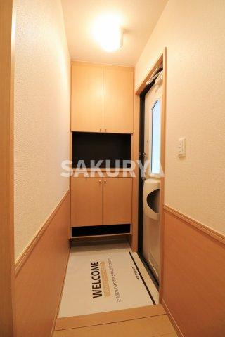 カサ ヴェール Ａ/Ｂの玄関|現況と異なる場合がございます。