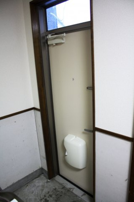 【玄関】 | シャトー原 | 明るい玄関です