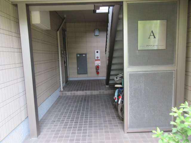 アデアコートAのエントランス
