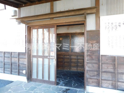 【玄関】 | 菰野町宿野店舗A