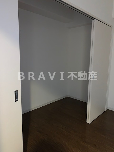 レジディア堺筋本町　BRAVI不動産の収納|【プライムツリー内久宝寺】ウォークインクローゼット