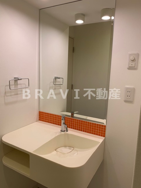 レジディア堺筋本町　BRAVI不動産の独立洗面台|【プライムツリー内久宝寺】朝の支度にも助かる、独立の洗髪洗面化粧台
