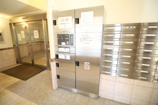 【その他共用部分】 | 不在の多い方や人との接触を避けられる宅配ボックスを完備♪