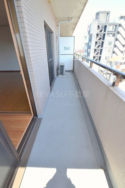 楽々園Nビルのバルコニー