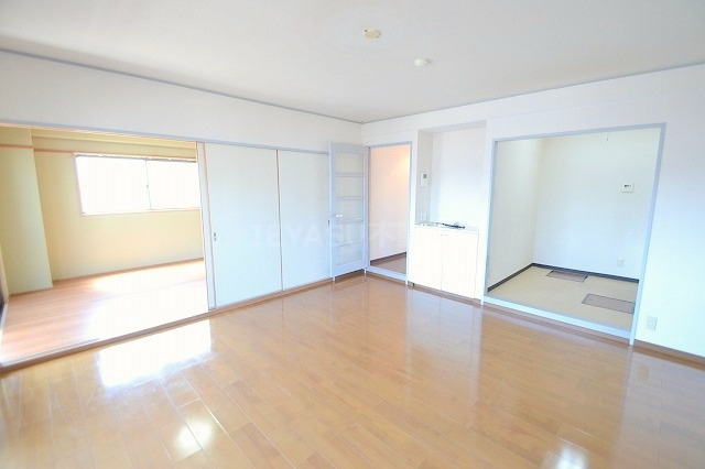 楽々園Nビルの居間・リビング