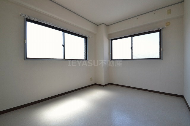 楽々園Nビルの居間・リビング