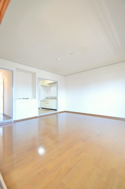 楽々園Nビルの居間・リビング