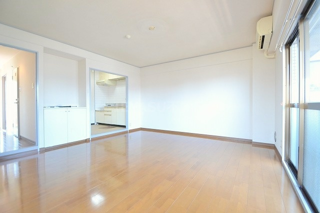 楽々園Nビルの居間・リビング