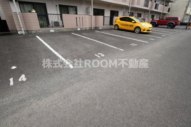 ユーミー弐番館の駐車場|駐車場に車を止められます
