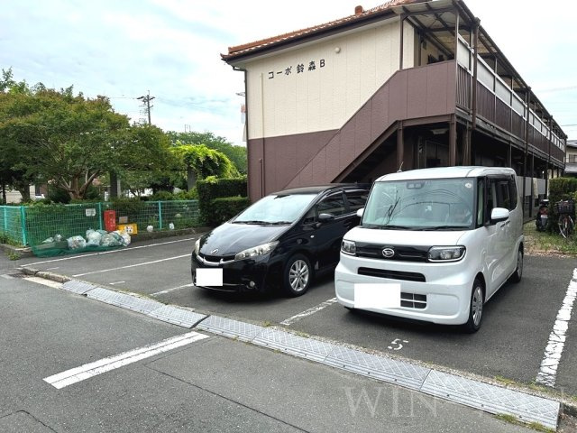 コーポ鈴森 Aの駐車場