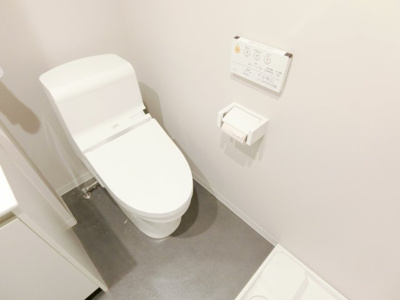 【トイレ】 | First Gate KOBE | 落ち着いた色調のトイレです