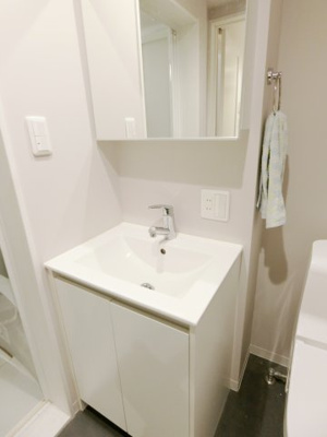 【独立洗面台】 | First Gate KOBE | 朝の身支度には欠かせない独立洗面化粧台