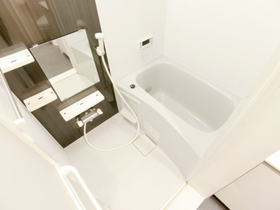 【浴室】 | First Gate KOBE | きれいなお風呂です