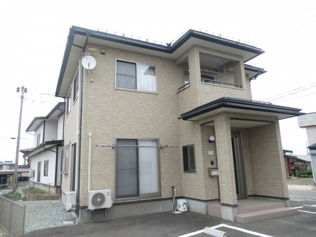 レ・アール新町の外観