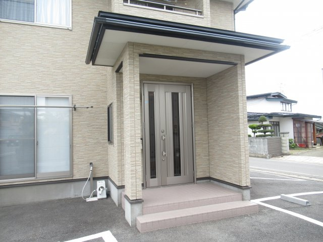 レ・アール新町のエントランス