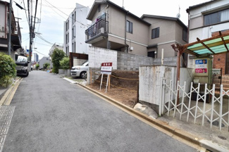 【前面道路含む現地写真】 | 小・中学校や公園が近くにあり子育て環境は充実！