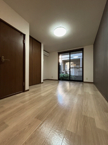 コーポレーヴ【キャッシュバック対象物件】の居間・リビング|こちらのリビングで趣味の時間をお楽しみください