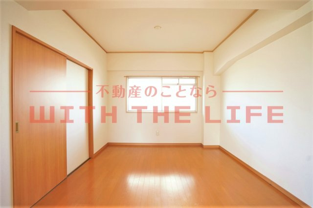 大野ビル【キャッシュバック対象物件】の洋室|落ち着いた色調の洋室です