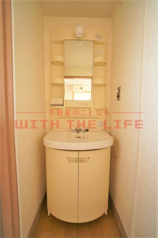 大野ビル【キャッシュバック対象物件】の独立洗面台|朝の支度にも助かる、独立の洗髪洗面化粧台