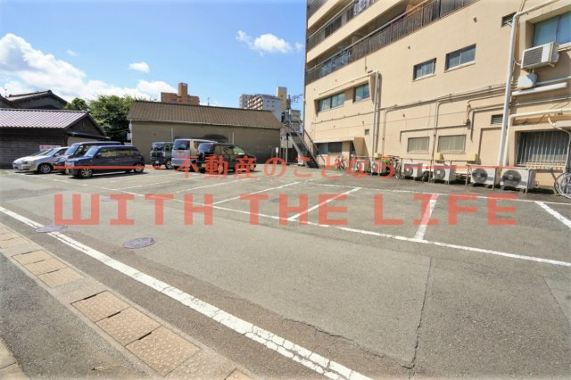 大野ビル【キャッシュバック対象物件】の駐車場|駐車場があるので、車を買う予定の方も安心です