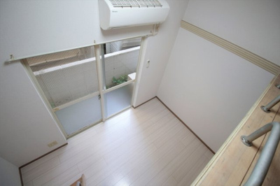 【洋室】 | スリーウッド幕張 | ロフトから見た洋室です。