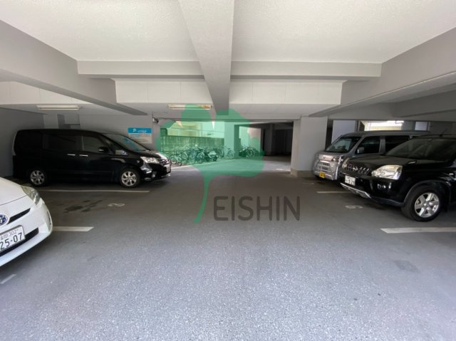 ラポート博多の駐車場