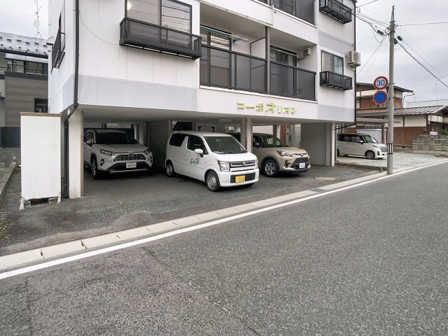 コーポオリオンの駐車場