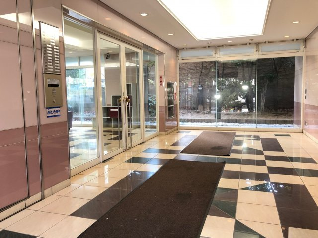 インターフェルティ真田山　BRAVI不動産のエントランス|【インターフェルティ真田山】落ち着いたエントランスです