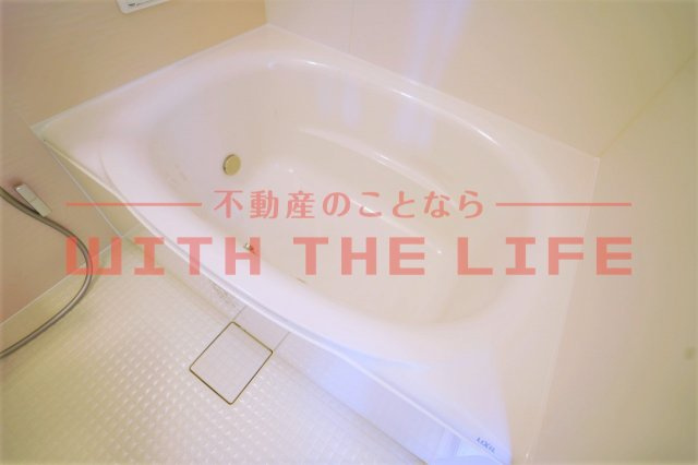 D-roomクレスト国分【キャッシュバック対象】の浴室|落ち着いた空間のお風呂です