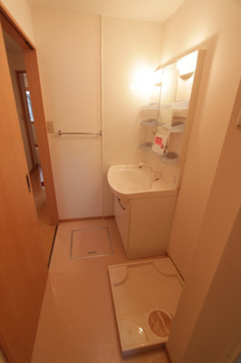 【洗面所】 | イーストコート | 脱衣スペースもあります