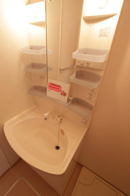 【独立洗面台】 | イーストコート | 独立洗面台で身支度をすべて済ませてしまいましょう