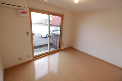 【居間・リビング】 | イーストコート | こちらの居間で趣味の時間をお楽しみください